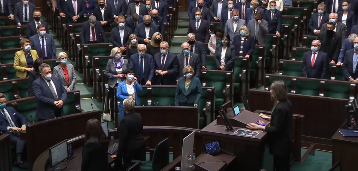 W Sejmie poproszono o minutę ciszy. Posłanka Borowiak zaczęła odmawiać Wieczny Odpoczynek za abortowane dzieci W Sejmie poproszono o minutę ciszy. Posłanka Borowiak zaczęła odmawiać Wieczny Odpoczynek za abortowane dzieci