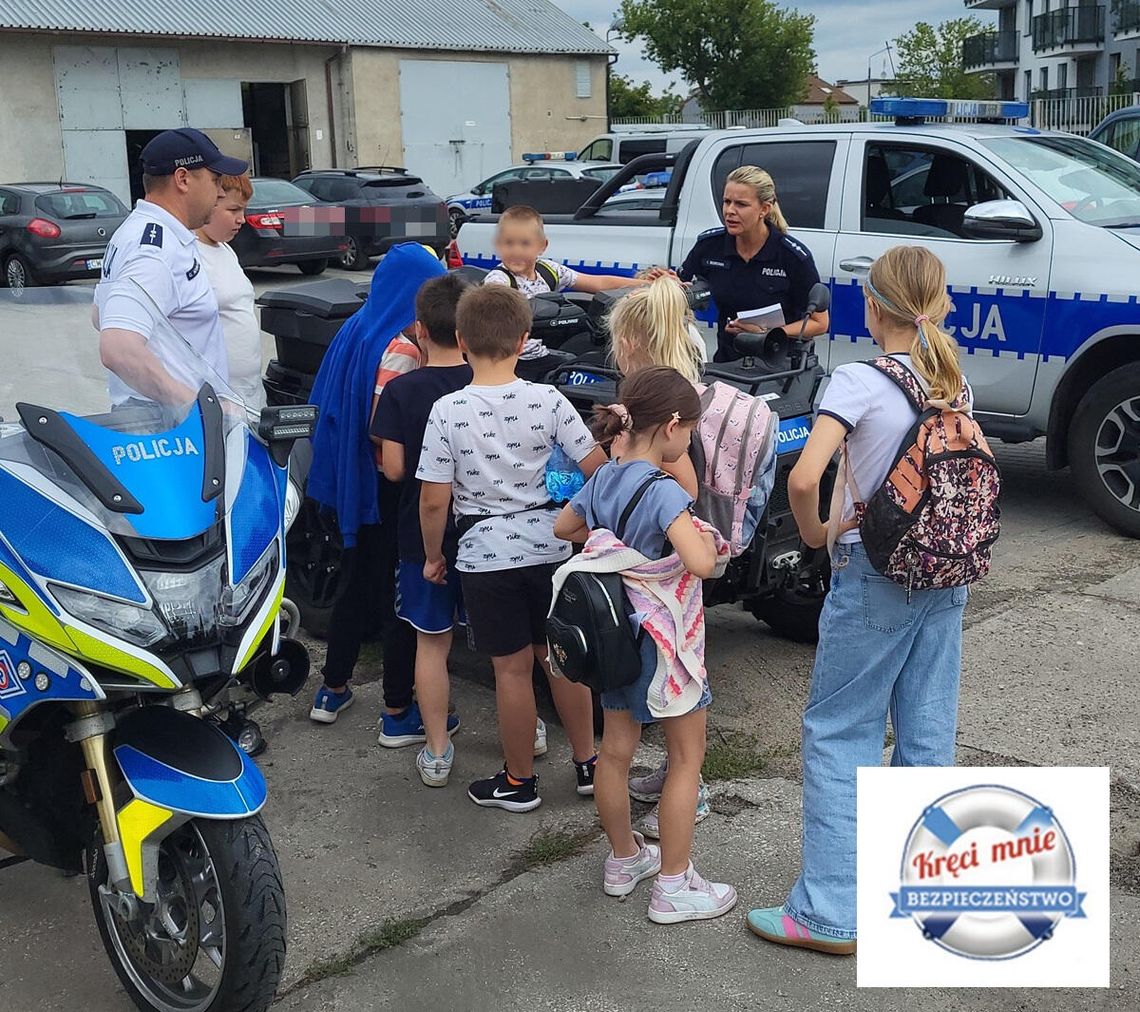 Wakacyjna wizyta u włocławskich policjantów