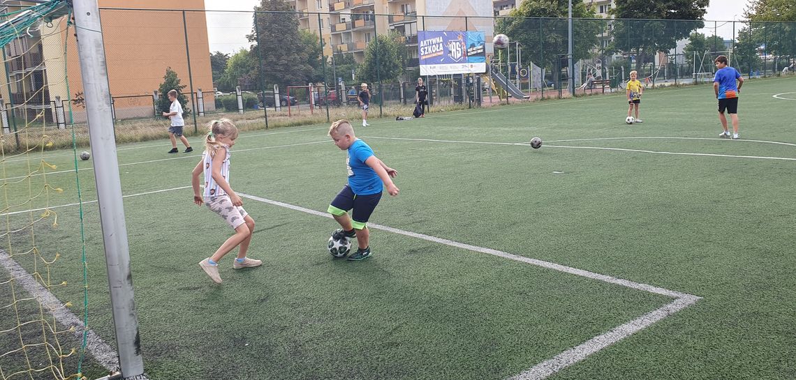 Wakacyjne zmagania na Orliku przy Szkole Podstawowej nr 7 dobiegły końca