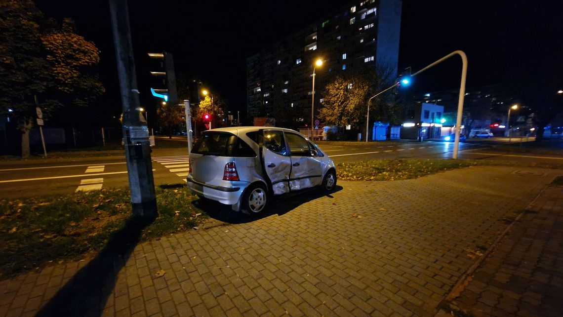 Wczoraj na os. Południe doszło do zderzenia Forda i Mercedesa