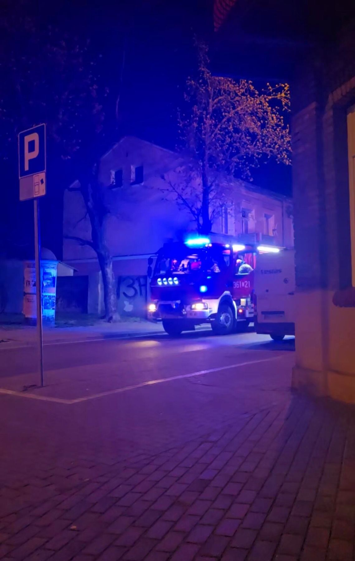 Wczoraj w nocy doszło do pożaru przy ulicy Wojska Polskiego. Na miejscu dwa zastępy Straży Pożarnej