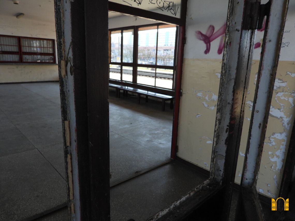 Wiemy kiedy zostaną wstawione szyby na Dworcu Zazamcze. Od marca jest też monitoring wizyjny