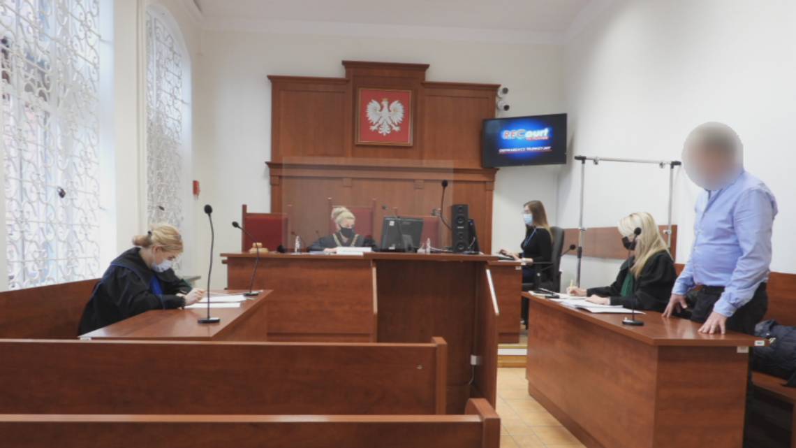 Właściciel włocławskiego złomowiska stanął przed sądem. Jest oskarżony o znęcanie się nad zwierzętami Właściciel włocławskiego złomowiska stanął przed sądem. Jest oskarżony o znęcanie się nad zwierzętami