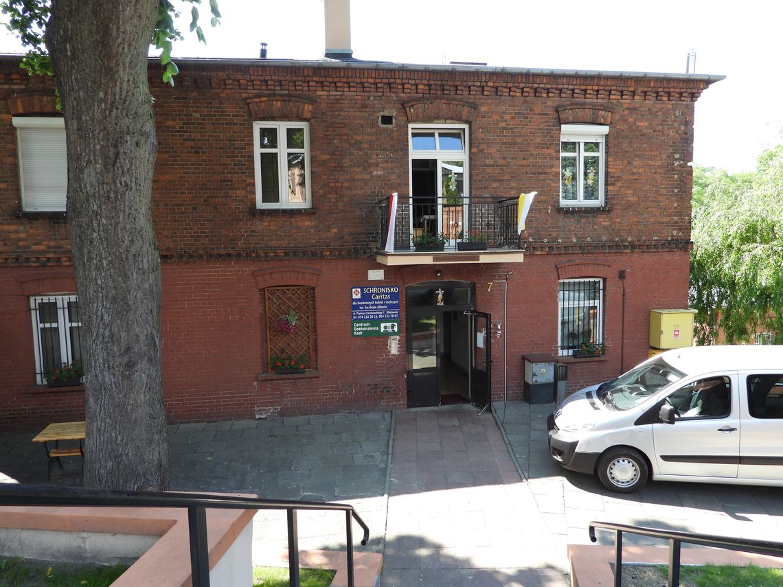Włocławianin ze Schroniska dla Bezdomnych: "Mieszkamy, jak w więzieniu!". Sprawdziliśmy czy Siostry Albertynki ograniczają wolność pensjonariuszom