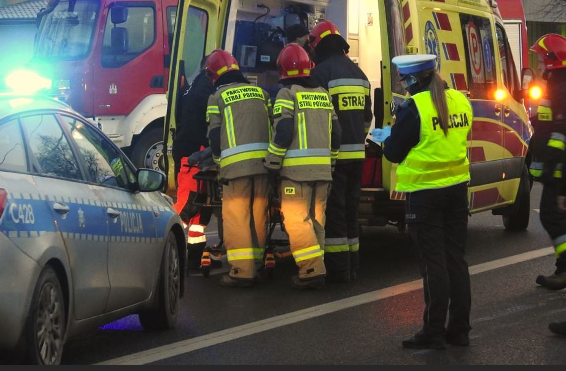 Włocławianina uderzył jeden samochód, a kolejny na niego najechał