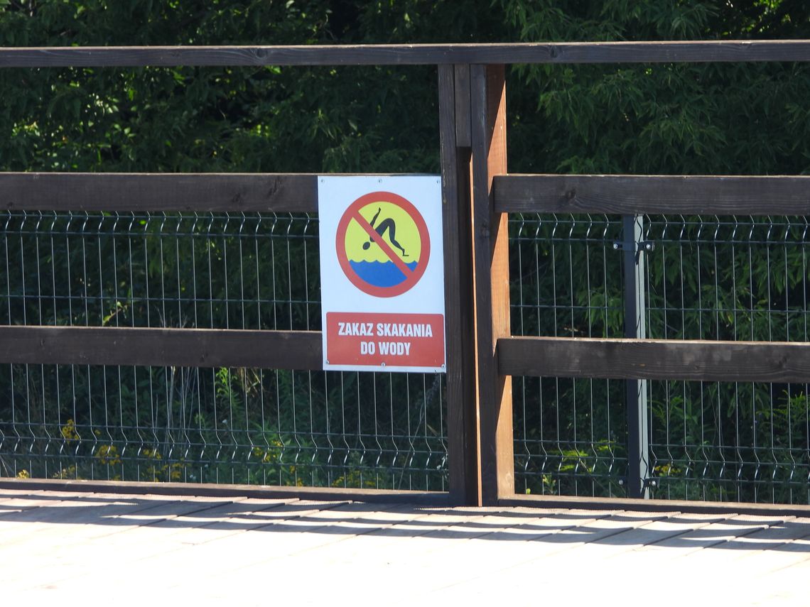  Włocławianka poirytowana zachowaniem ratownika na Słodowie. Czy skoki do basenów są zakazane, czy są wyjątki?