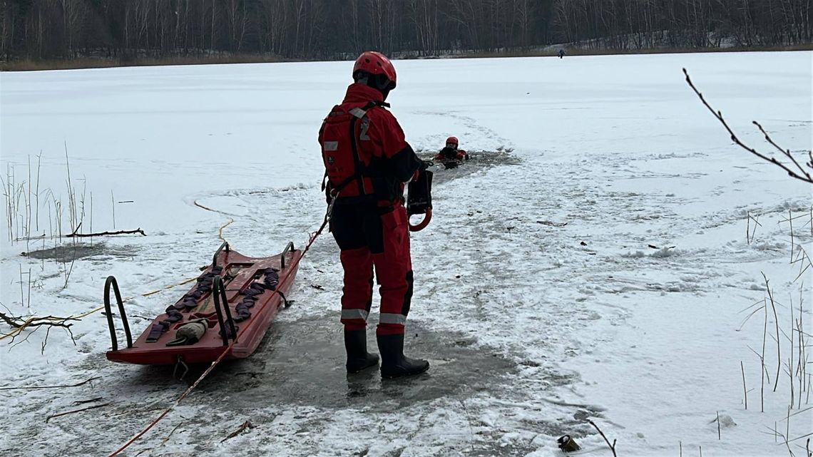 Włocławscy strażacy prowadzili ćwiczenia z ratownictwa lodowego