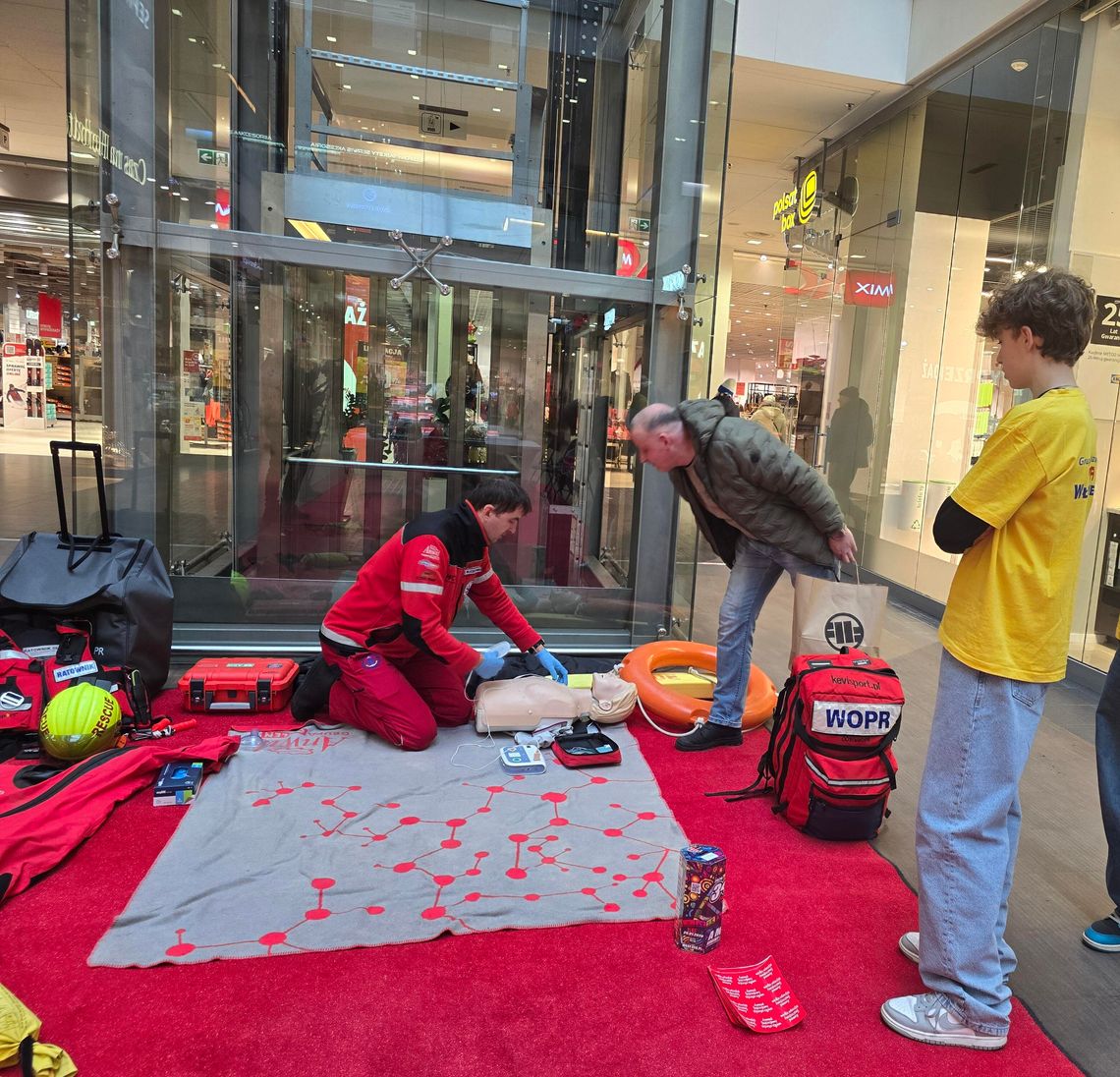 WOPR znów zagrał z Orkiestrą. Pokazy pierwszej pomocy w centrum handlowym WOPR znów zagrał z Orkiestrą. Pokazy pierwszej pomocy w centrum handlowym