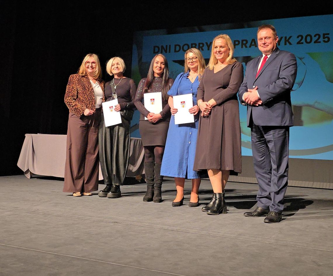 Wręczenie listów gratulacyjnych z okazji Dnia Pracownika Socjalnego [wideo]