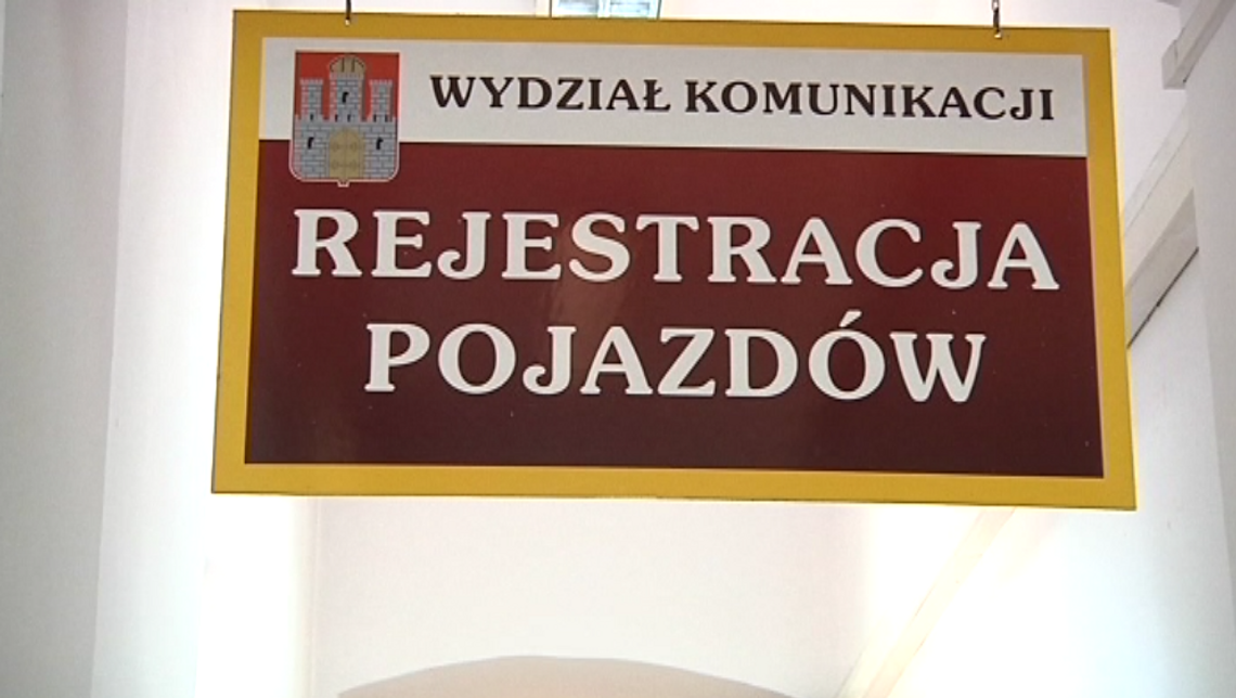 Wydział Komunikacji wprowadza priorytety obsługi klientów i wydłuża terminy. Najpierw klienci rejestrujący nabycie auta...