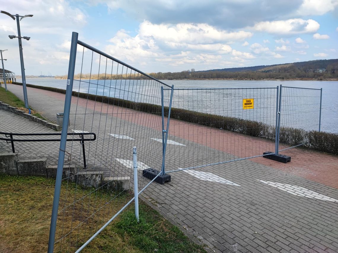 "Wykonawca robót nie nadąża z naprawianiem ogrodzenia"