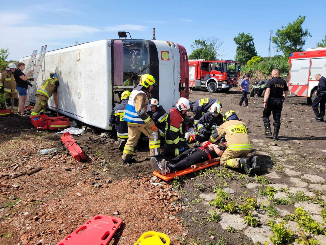 Wypadek autobusu, 17 osób poszkodowanych. Na szczęście, to tylko...