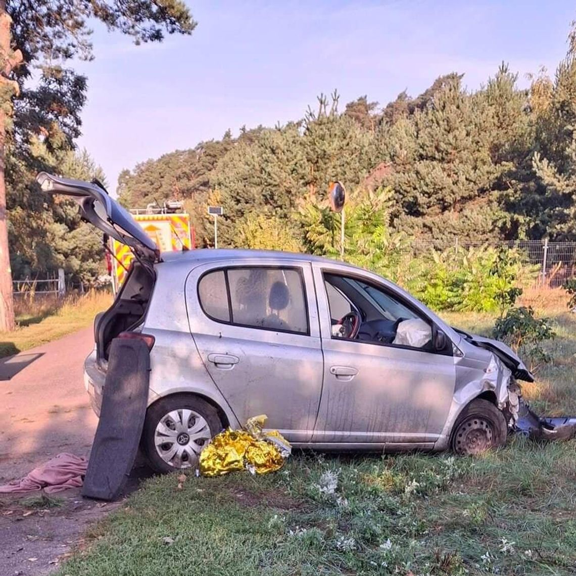 Wypadek drogowy w Krzewencie: dwie osoby poszkodowane