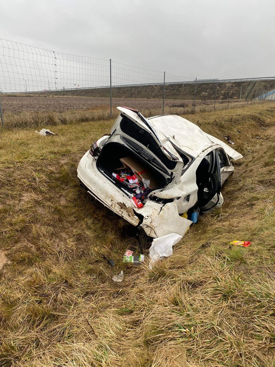 Wypadek na autostradzie A1. Dwie osoby są poszkodowane