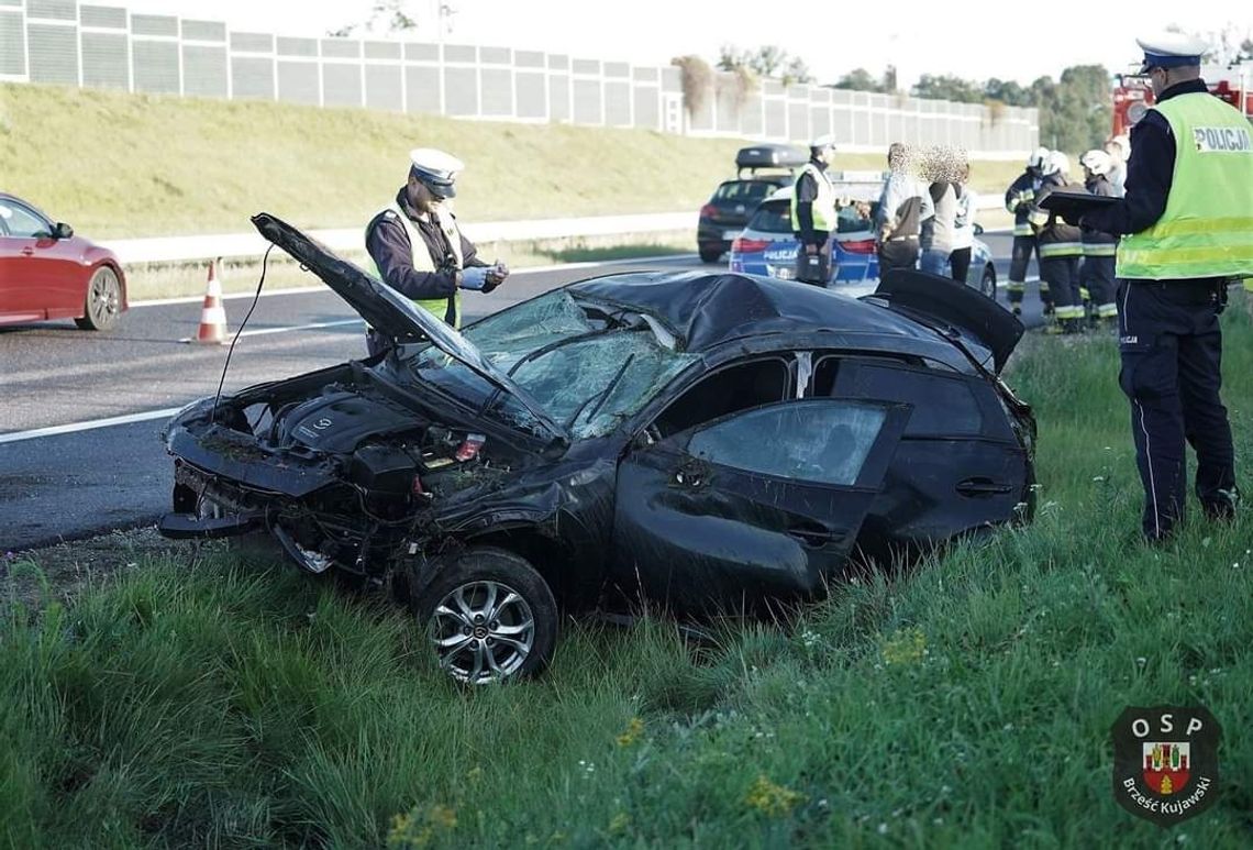 Wypadek na autostradzie. Kobieta przewieziona do szpitala