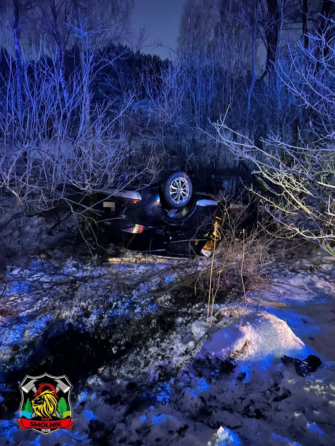 Na DK62 w Mostkach dachowało auto Na DK62 w Mostkach dachowało auto