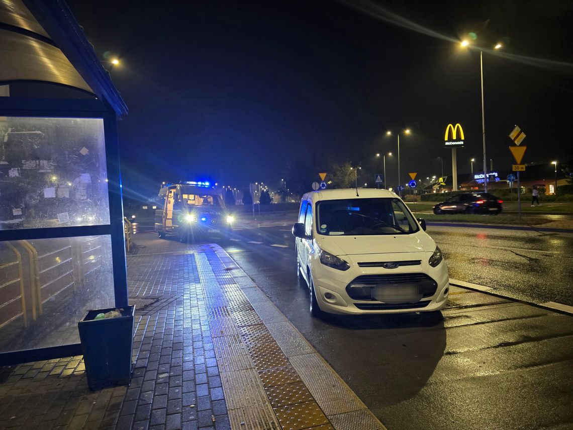 Wypadek na ul. Okrzei. Ford potrącił dziewczynkę na przejściu dla pieszych