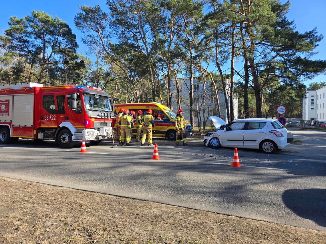 Wypadek na ul. Wienieckiej. Jeden pas zablokowany, na miejscu służby