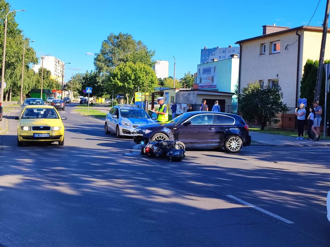 Wypadek na ul. Zbiegniewskiej. Kobieta została przewieziona do szpitala