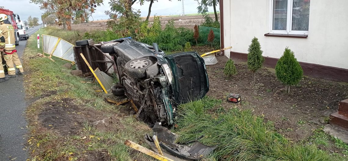 Wypadek w gminie Lubanie. Kierowca został przewieziony do szpitala