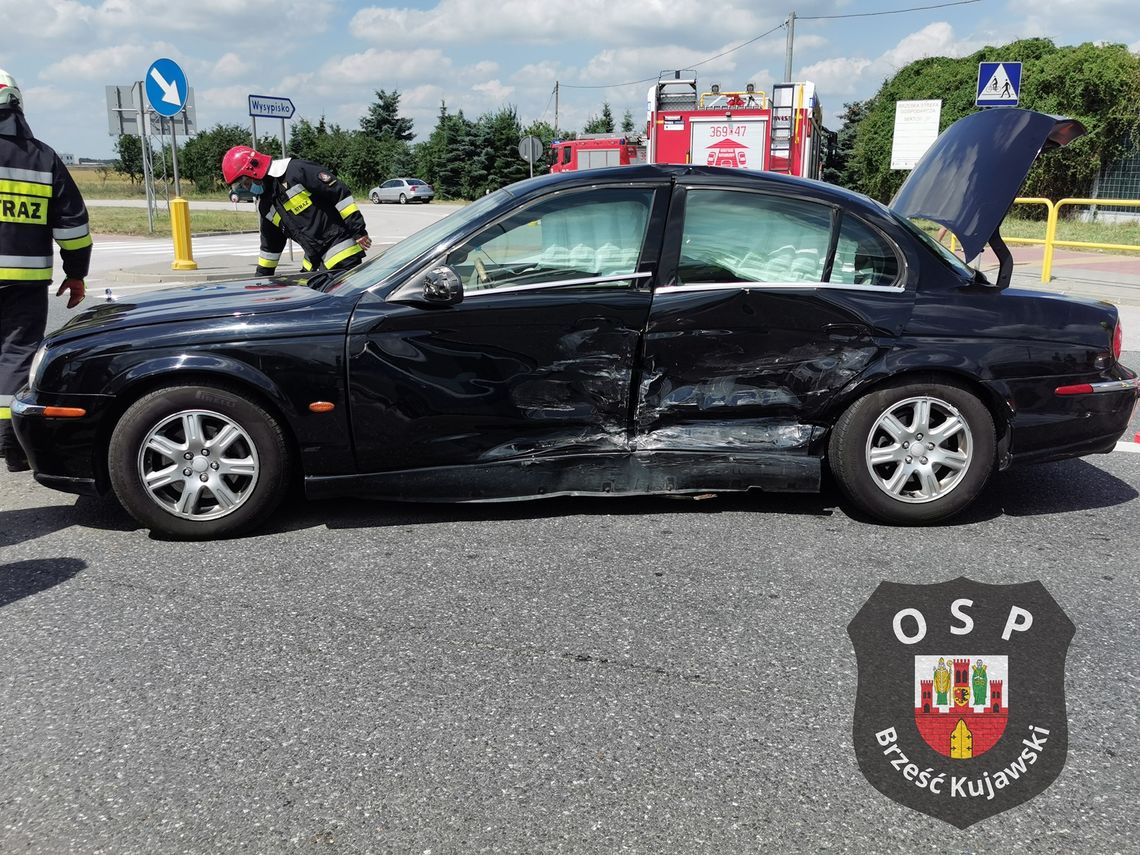Wypadek w Pikutkowie, kierująca jaguarem nie ustąpiła pierwszeństwa. W szpitalu 16-letnia dziewczyna