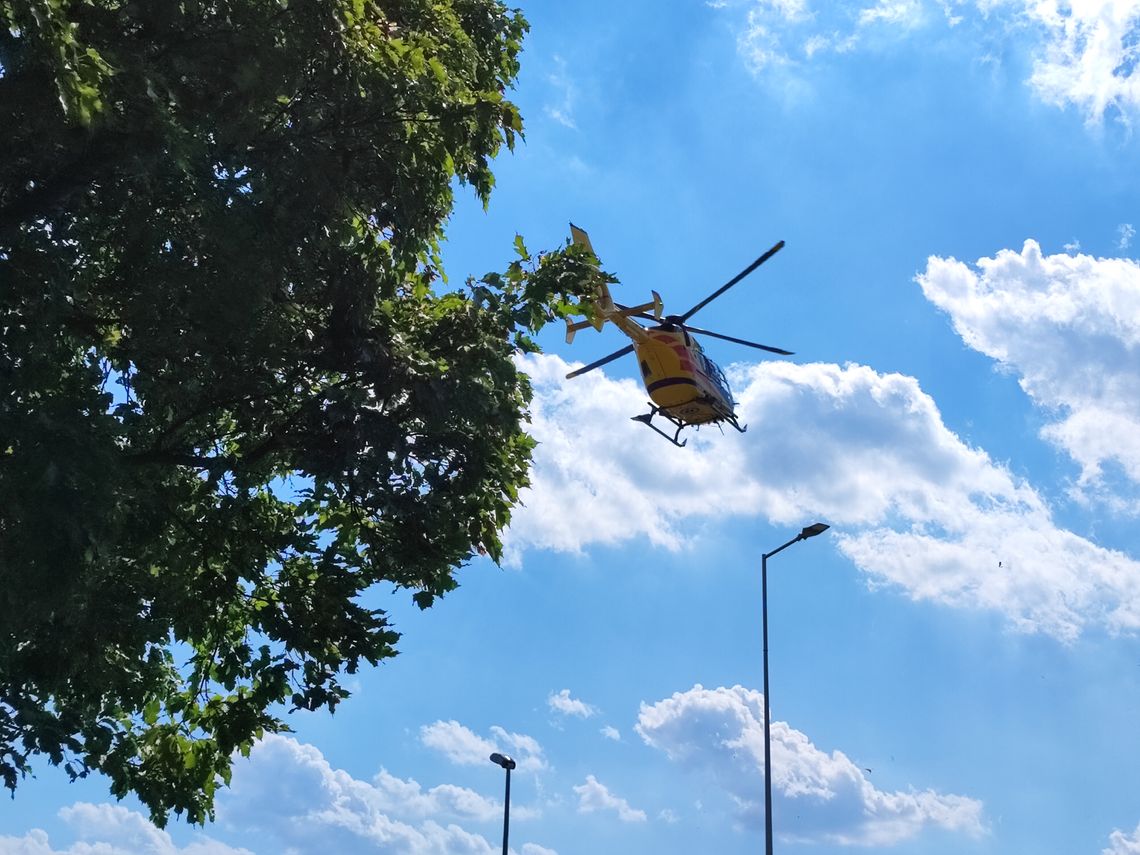 Wypadek w Pikutkowie, zderzyły się dwa samochody. Zadysponowano śmigłowiec LPR