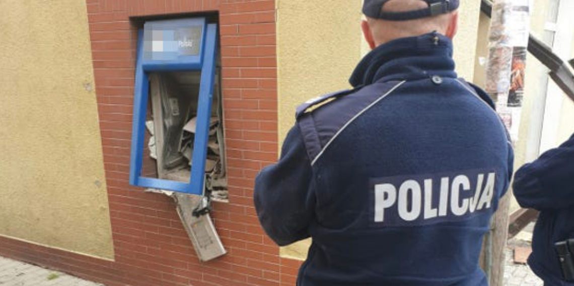 Wysalidzi bankomat w Łabiszynie. Policja szuka świadków 