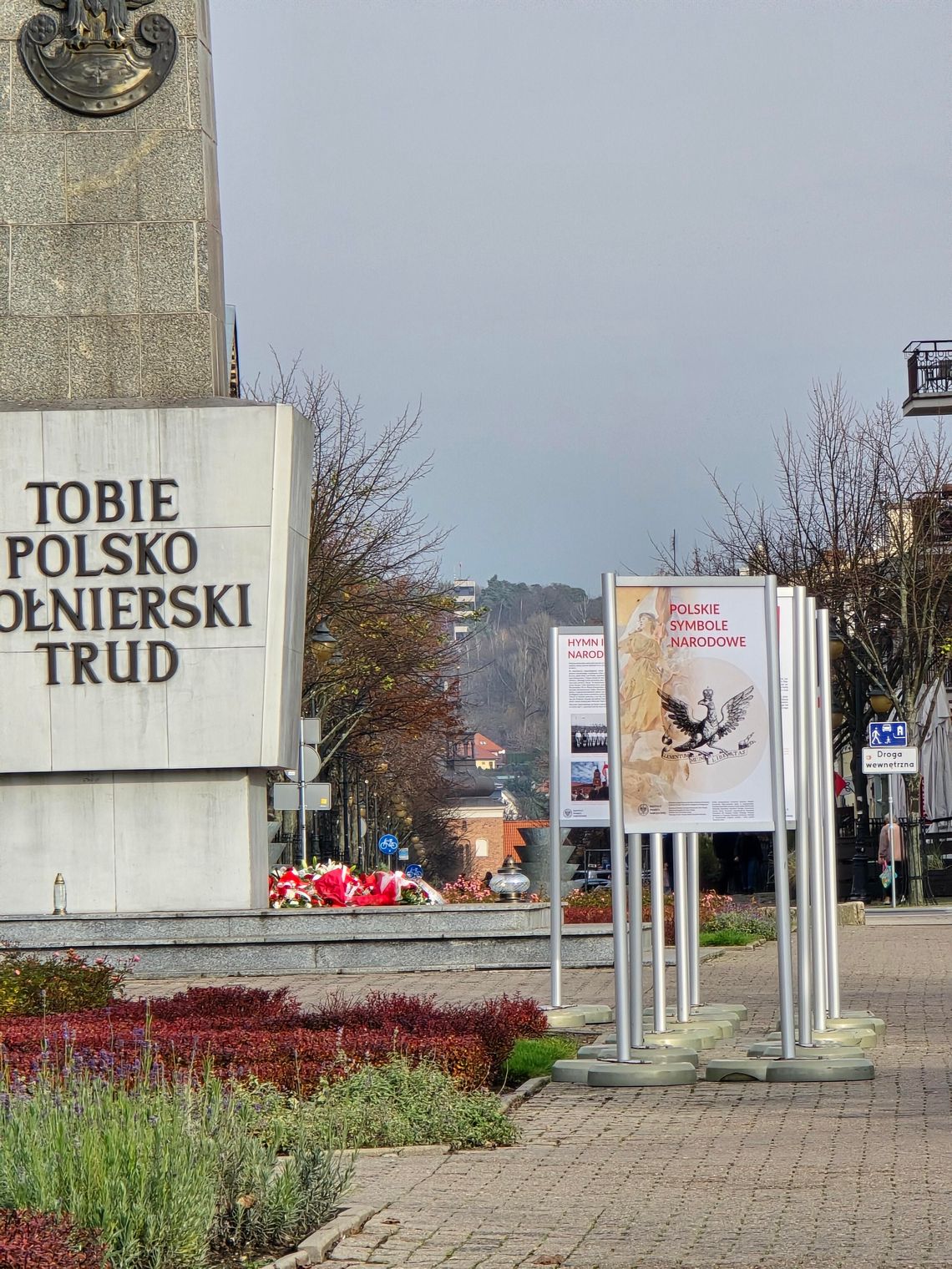 Wystawa „Polskie Symbole Narodowe” na Placu Wolności