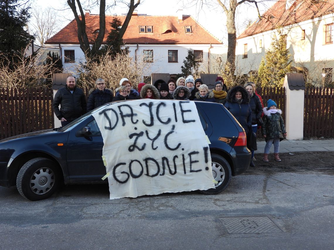 Wznawiają protest! Konferencja prasowa pracowników Domów Pomocy Społecznej