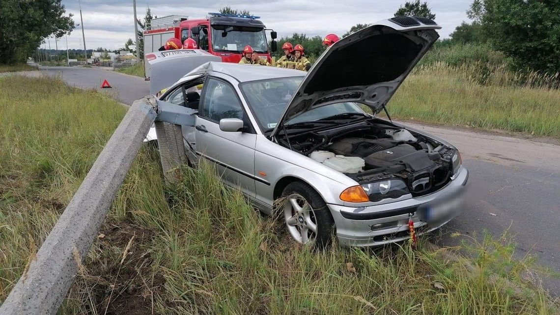 Z ostatniej chwili: kierowca BMW uderzył w słup na ul. Przemysłowej Z ostatniej chwili: kierowca BMW uderzył w słup na ul. Przemysłowej