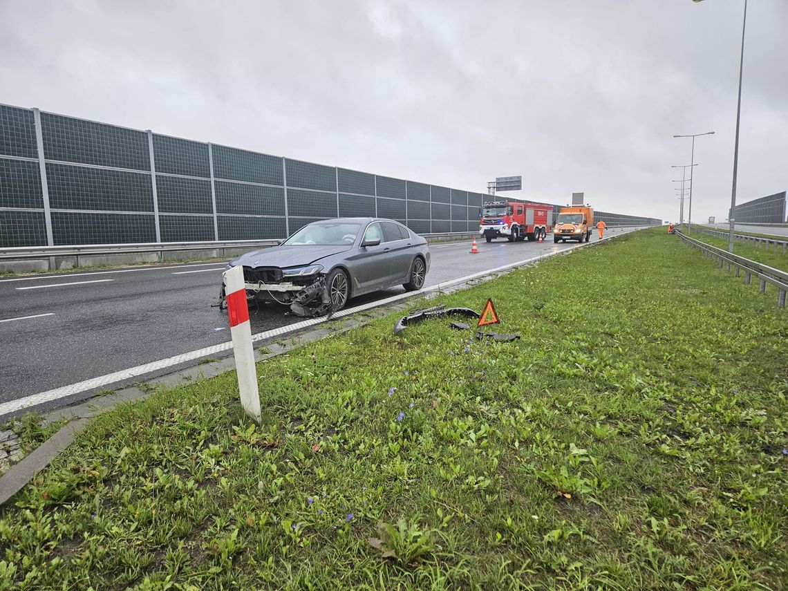 Zdarzenie na A1. BMW uderzyło w bariery, utrudnienia w kierunku Łodzi