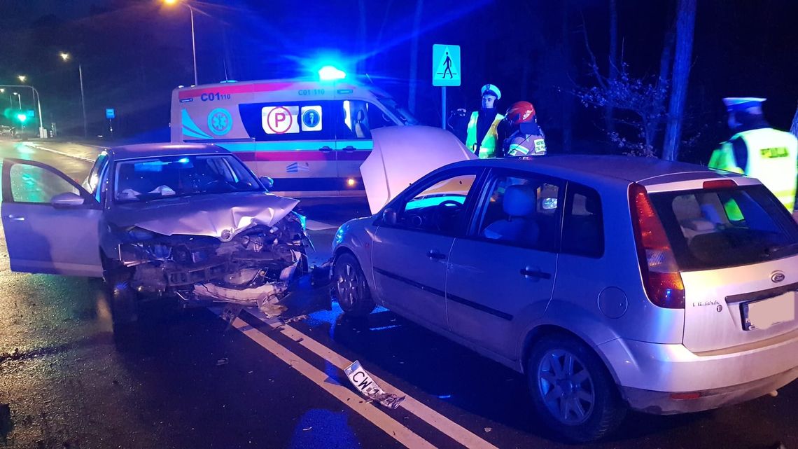 Zderzenie 3 pojazdów na ul. Wienieckiej. Kobieta trafiła do szpitala Zderzenie 3 pojazdów na ul. Wienieckiej. Kobieta trafiła do szpitala