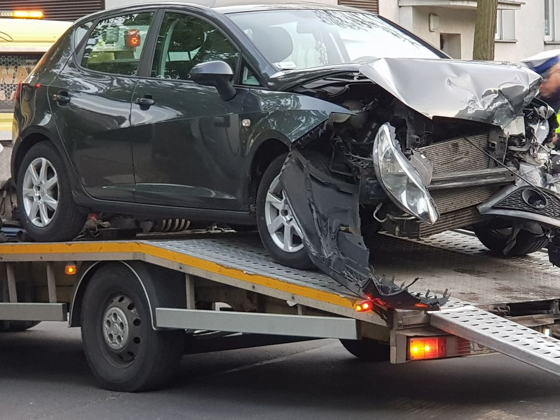 Zderzenie aut na skrzyżowaniu w centrum miasta