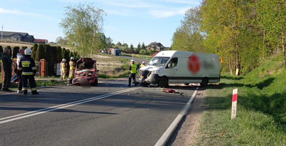 Zderzenie busa i auta osobowego w Bogucinie. DK 67 jest zablokowana