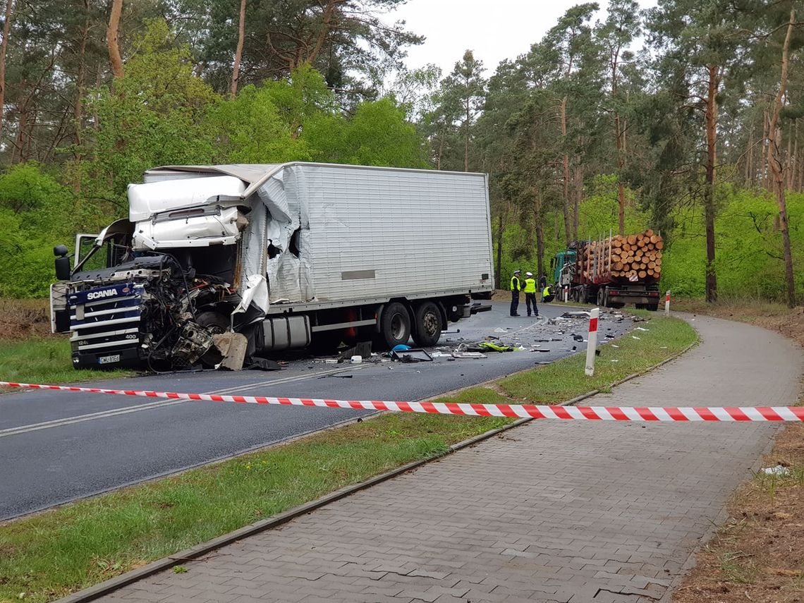 Zderzenie ciężarówek na trasie Włocławek-Wieniec. Droga jest zablokowana