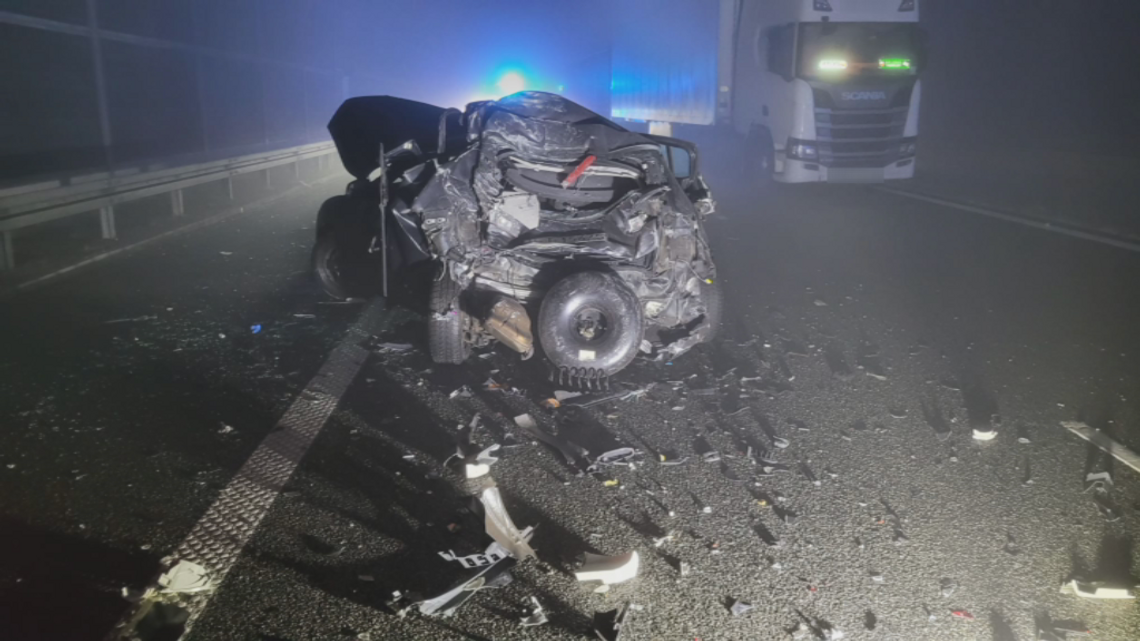 Zderzenie ciężarówki i auta osobowego na A1. Kierowca Scanii trafił do szpitala