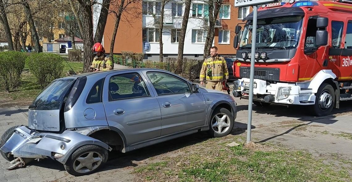 Zderzenie dwóch aut na ul. Wienieckiej. Ulica była czasowo zamknięta Zderzenie dwóch aut na ul. Wienieckiej. Ulica była czasowo zamknięta