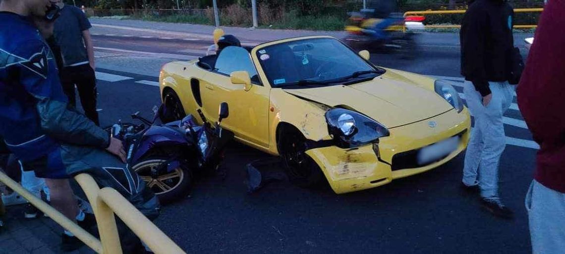 Zderzenie motocyka i samochodu osobowego w Fabiankach