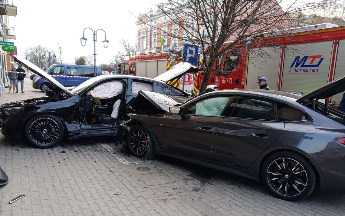 [ aktualizacja] Zderzenie na skrzyżowaniu Kościuszki i Pułaskiego. Jedna osoba trafiła do szpitala