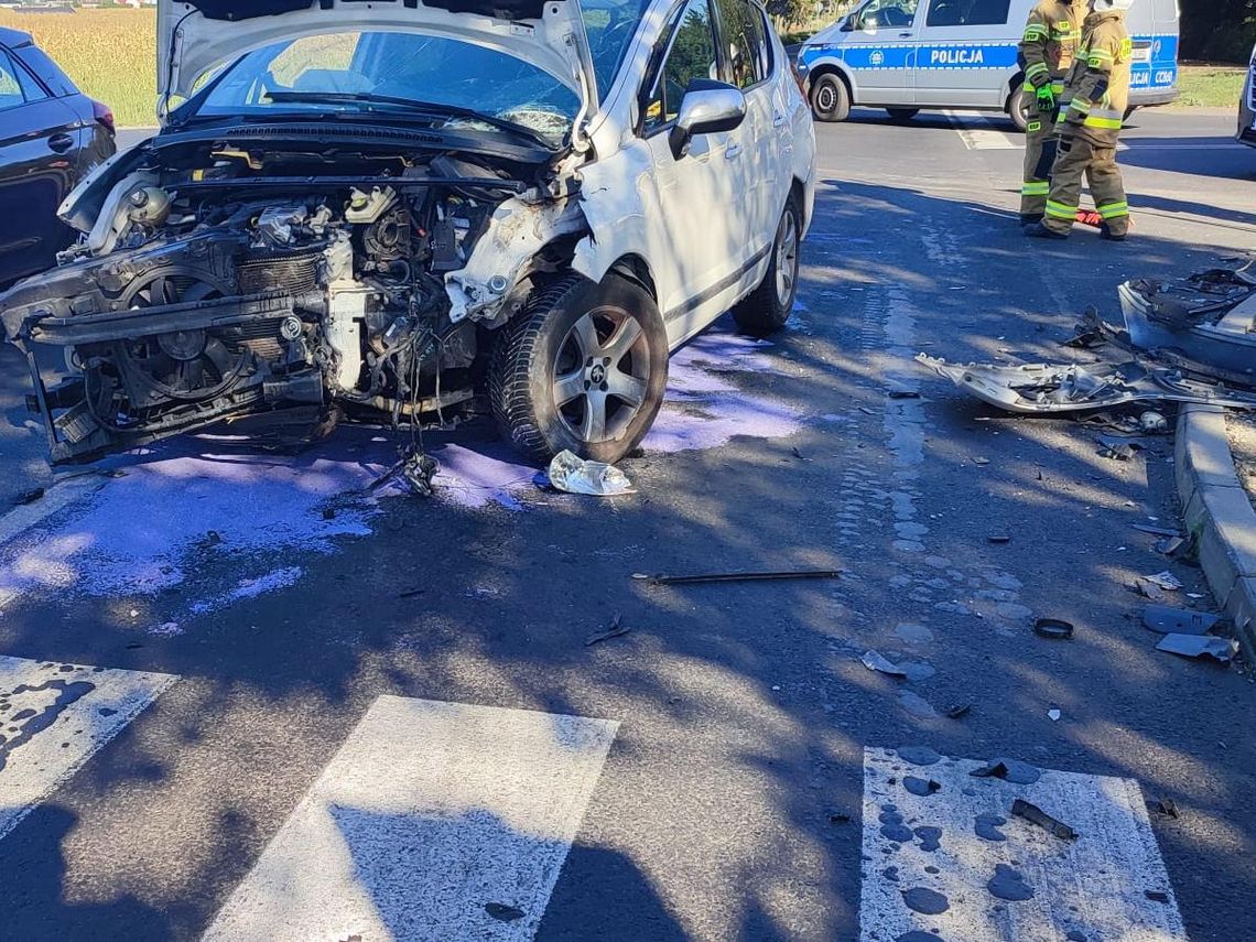 Zderzenie pojazdów na obwodnicy Radziejowa. Kobieta trafiła do szpitala