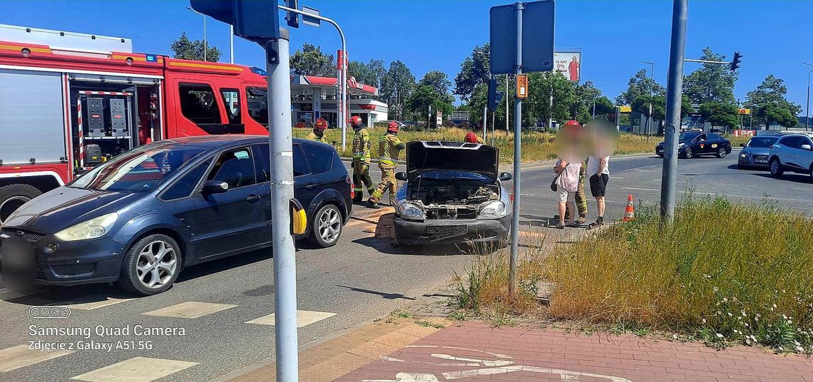 Wjazd na ul. Wieniecką zablokowany, kolizja pojazdów. Jednym podróżowało dziecko Wjazd na ul. Wieniecką zablokowany, kolizja pojazdów. Jednym podróżowało dziecko