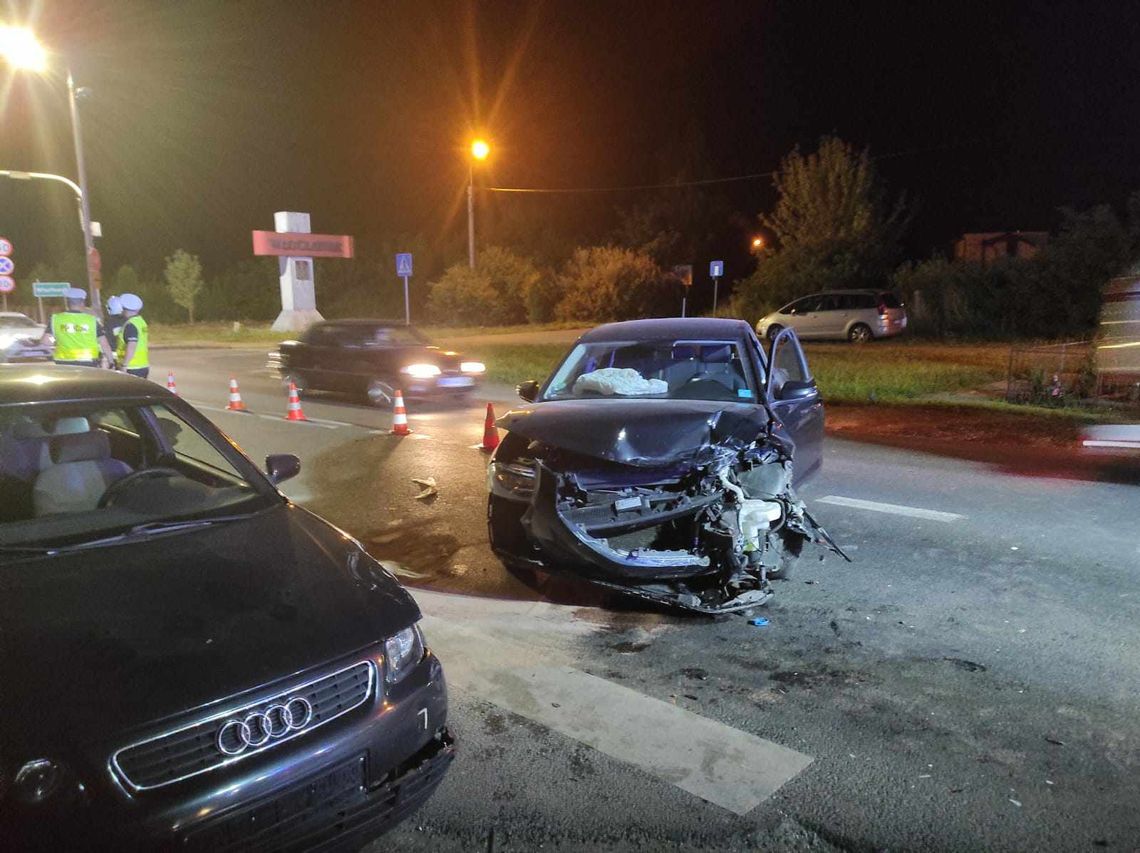 Zderzenie pojazdów w Kulinie. Dwie osoby przewiezione do szpitala