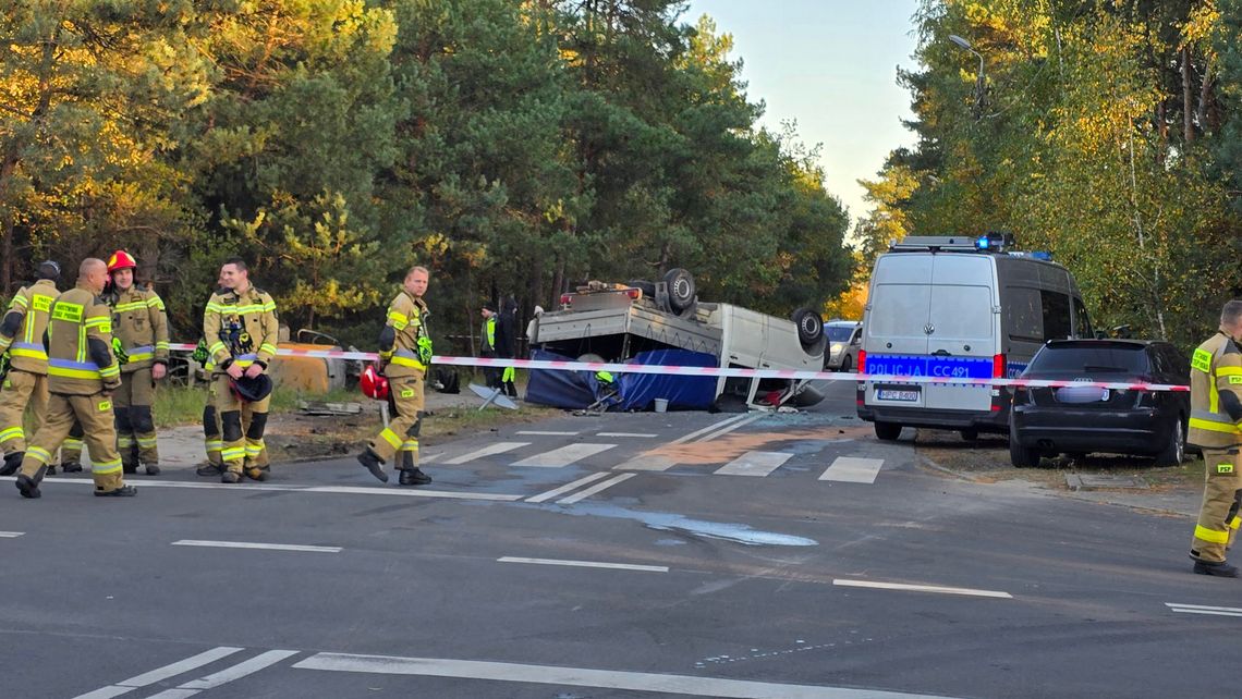 Zderzenie samochodu osobowego z dostawczym na ul. Brzezinowej – kobieta trafiła do szpitala