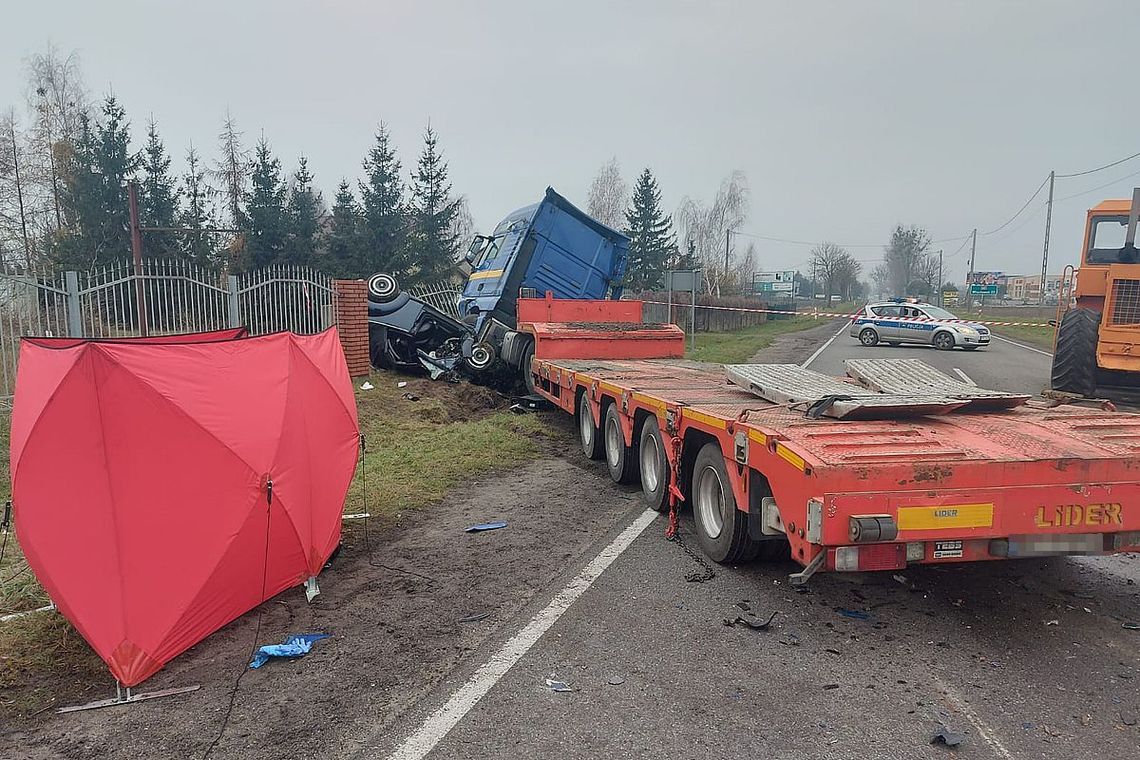 Zderzenie Volkswagena i ciężarówki. Włocławianin zginął na miejscu