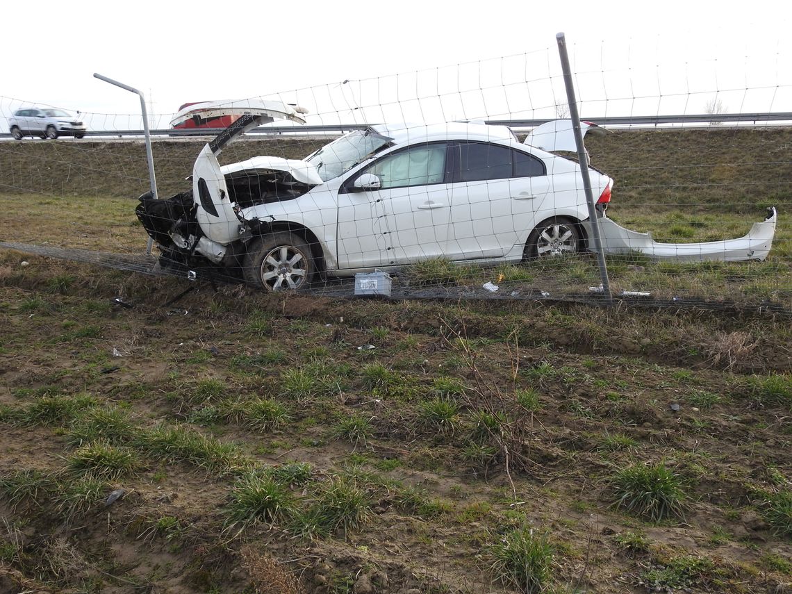 Znamy przyczynę dachowania na autostradzie