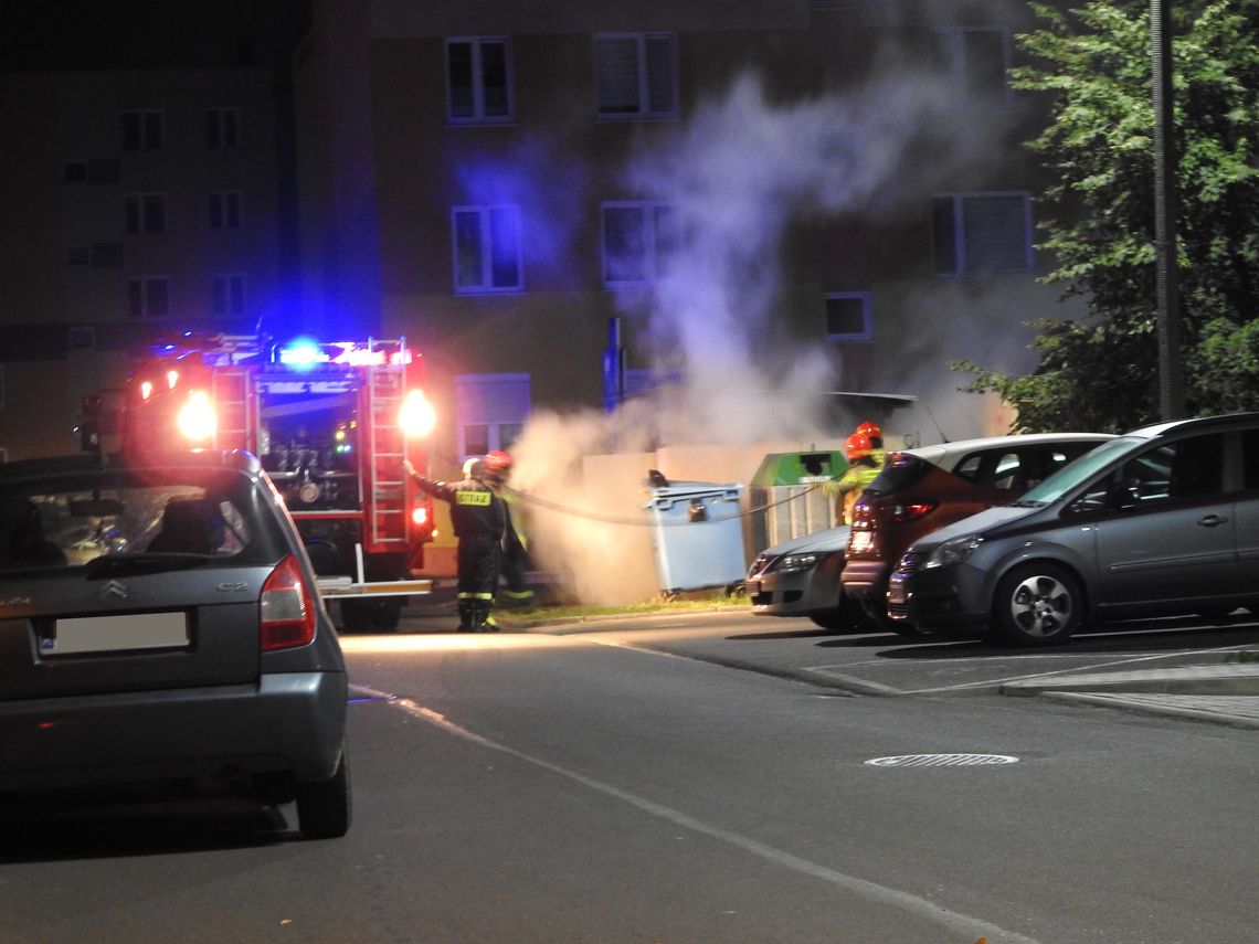 Znów ktoś podpala śmietniki na os. Południe. Czy to ta sama podpalaczka? Znów ktoś podpala śmietniki na os. Południe. Czy to ta sama podpalaczka?