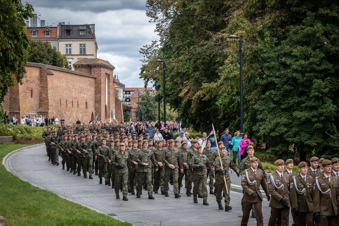 Żołnierze z Włocławka wśród składających przysięgę w Toruniu