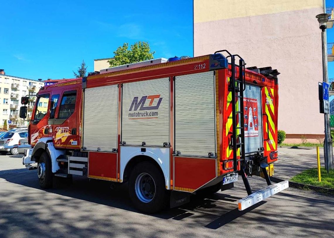 Zwłoki 59-latka w bloku przy ulicy Chemików. Drzwi otworzyła straż Zwłoki 59-latka w bloku przy ulicy Chemików. Drzwi otworzyła straż