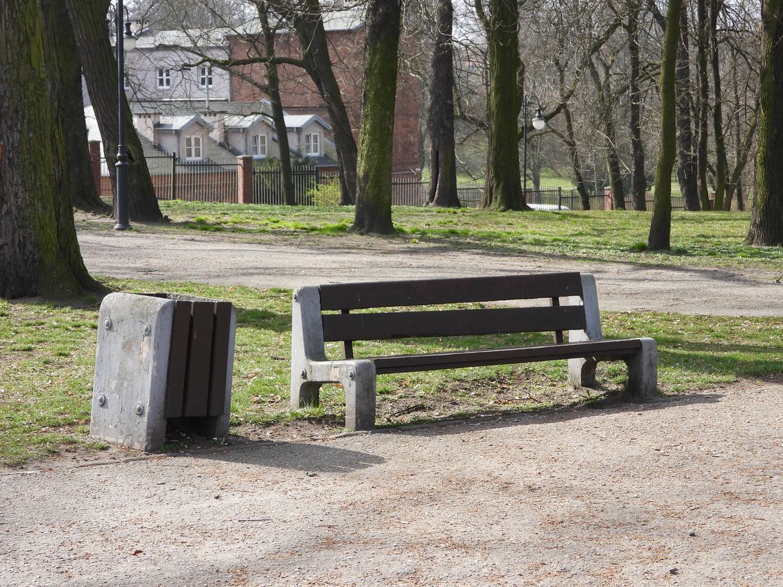 Zwłoki mężczyzny na parkingu koło katedry. Trwa postępowanie Zwłoki mężczyzny na parkingu koło katedry. Trwa postępowanie