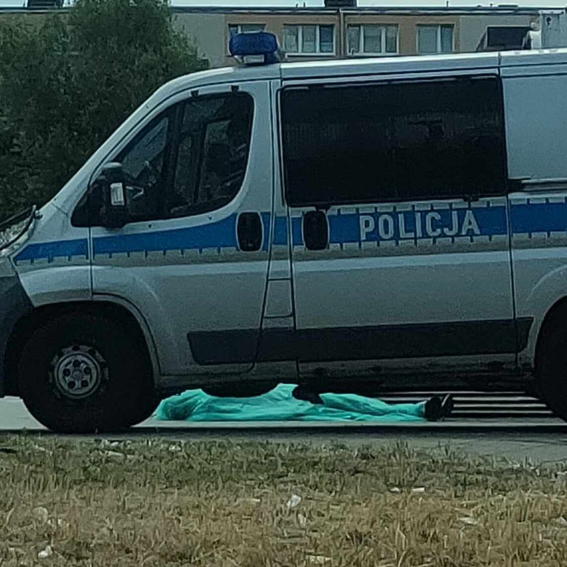 Zwłoki mężczyzny w pobliżu Biedronki przy skrzyżowaniu ul. Barskiej i Polnej Zwłoki mężczyzny w pobliżu Biedronki przy skrzyżowaniu ul. Barskiej i Polnej